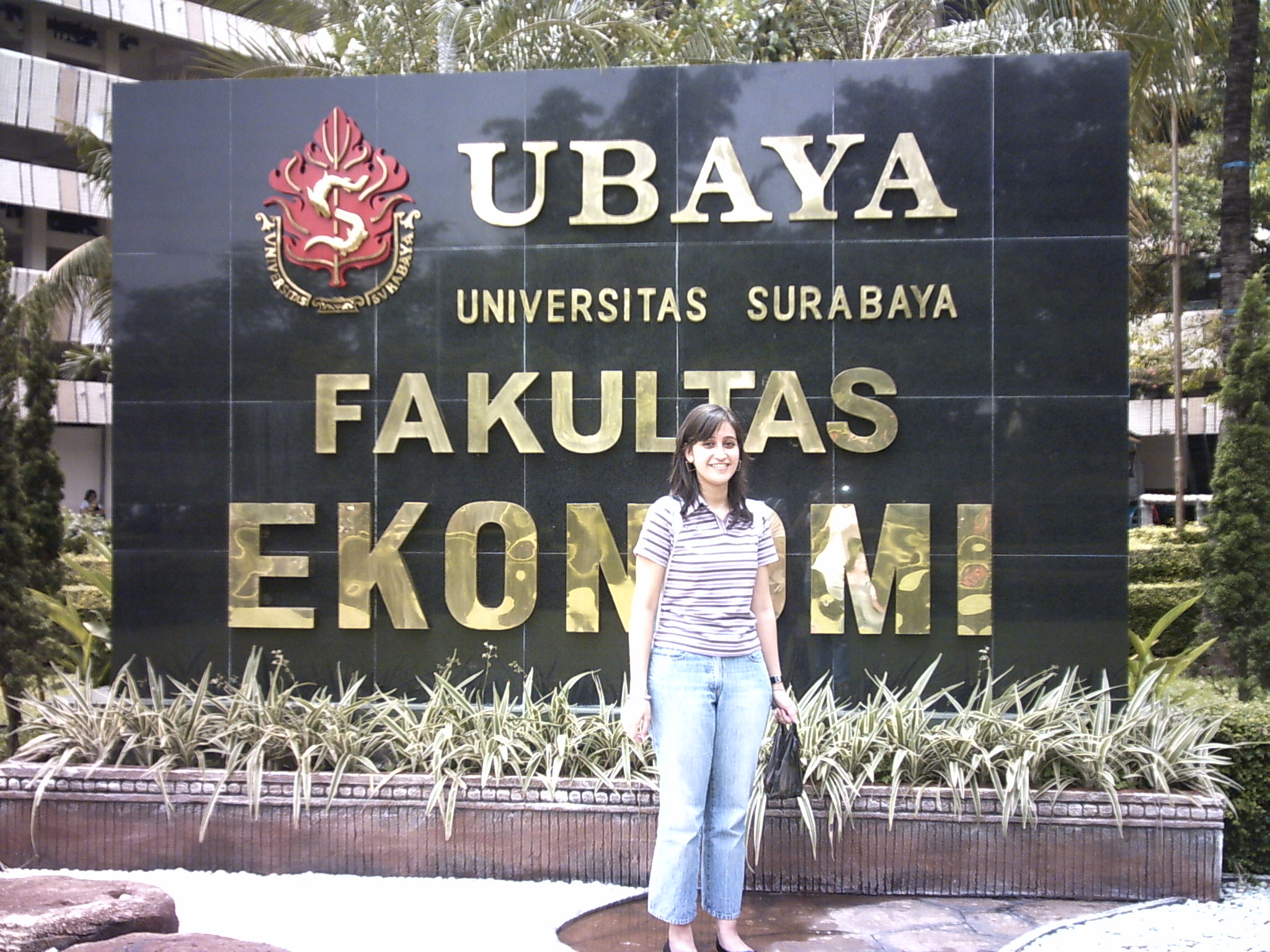 University Surabaya (c) Charlene Vodegel 2006